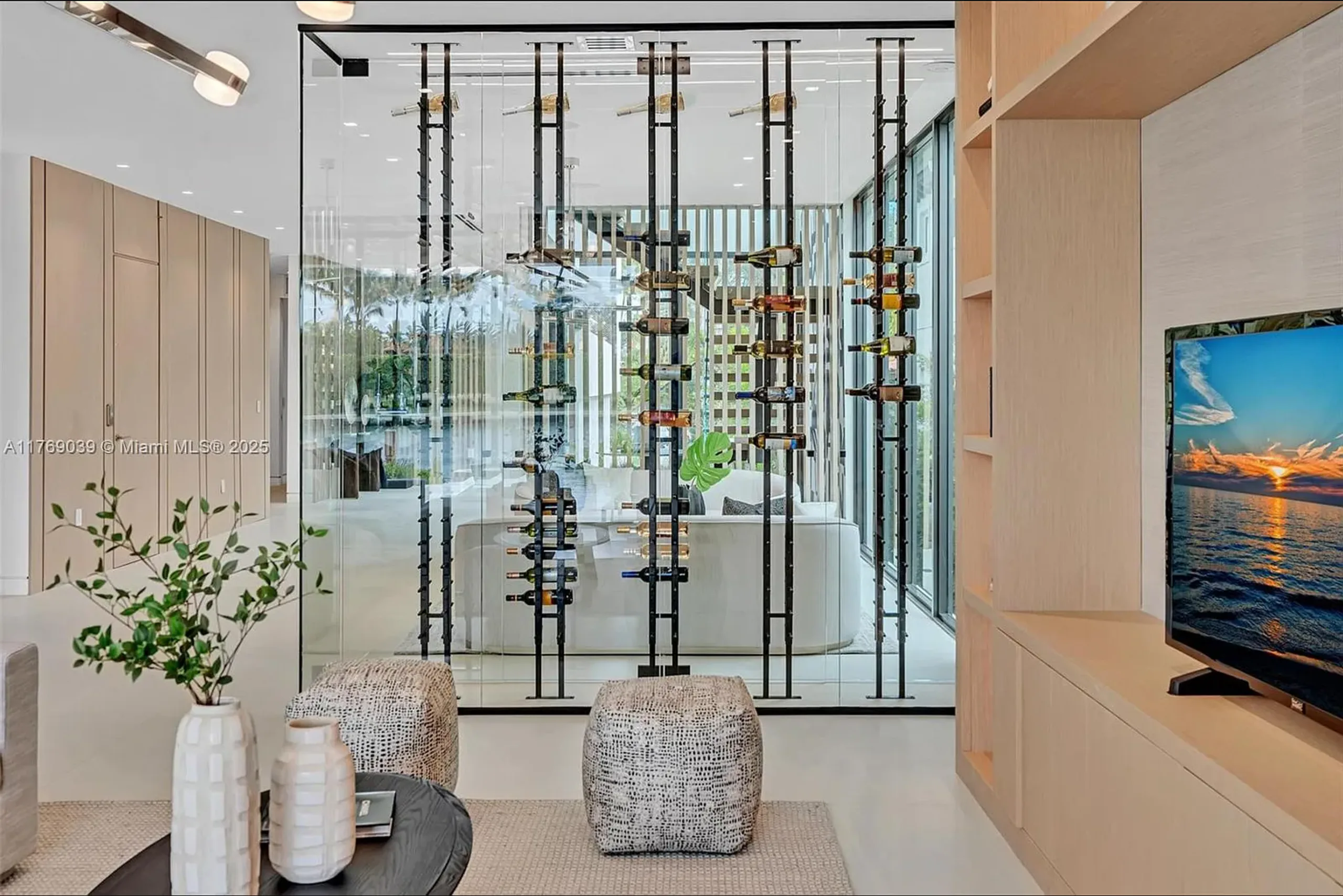 9056 Bay Dr - Gallery image 3