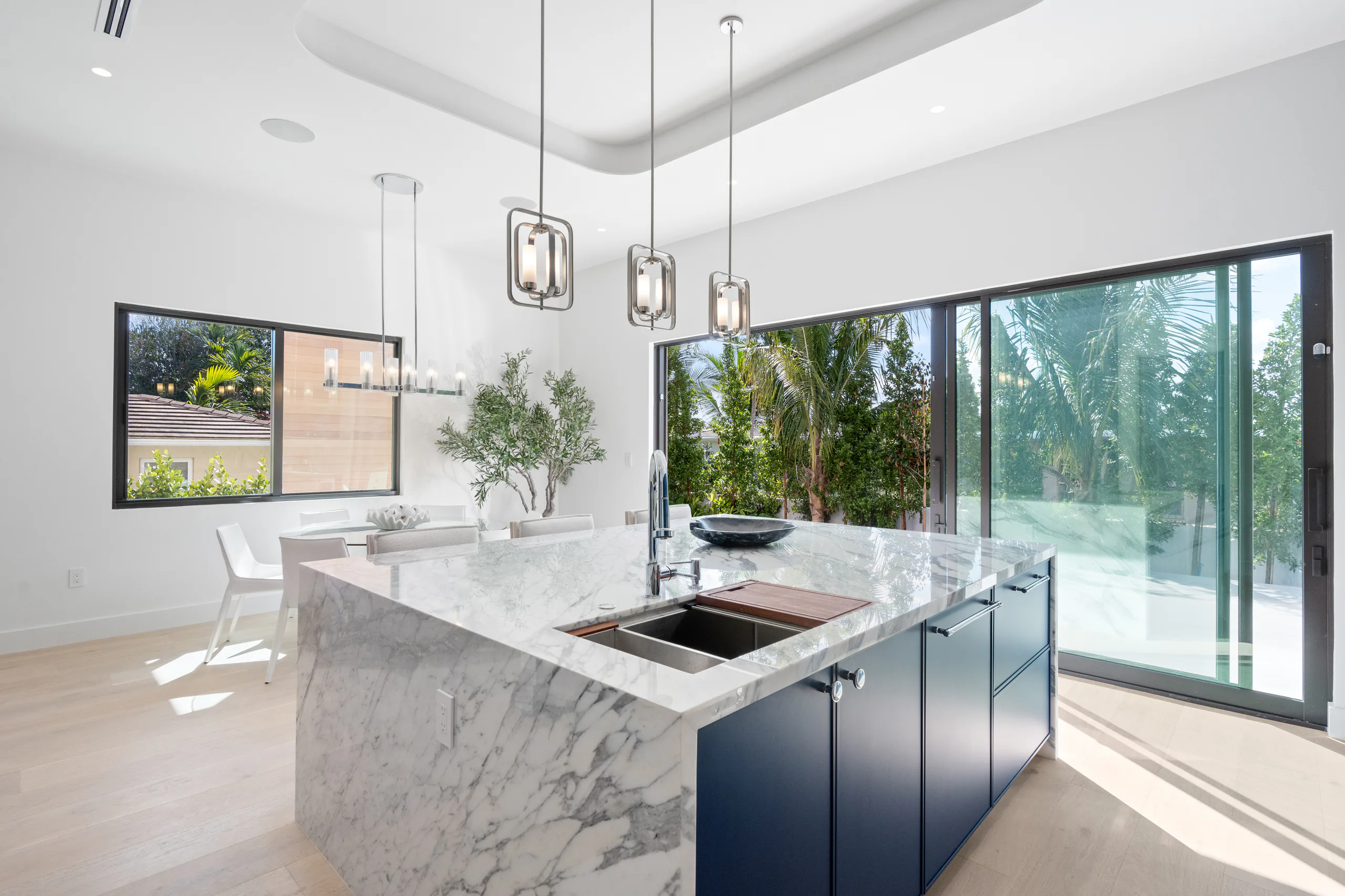 9132 Dickens Ave - Gallery image 9