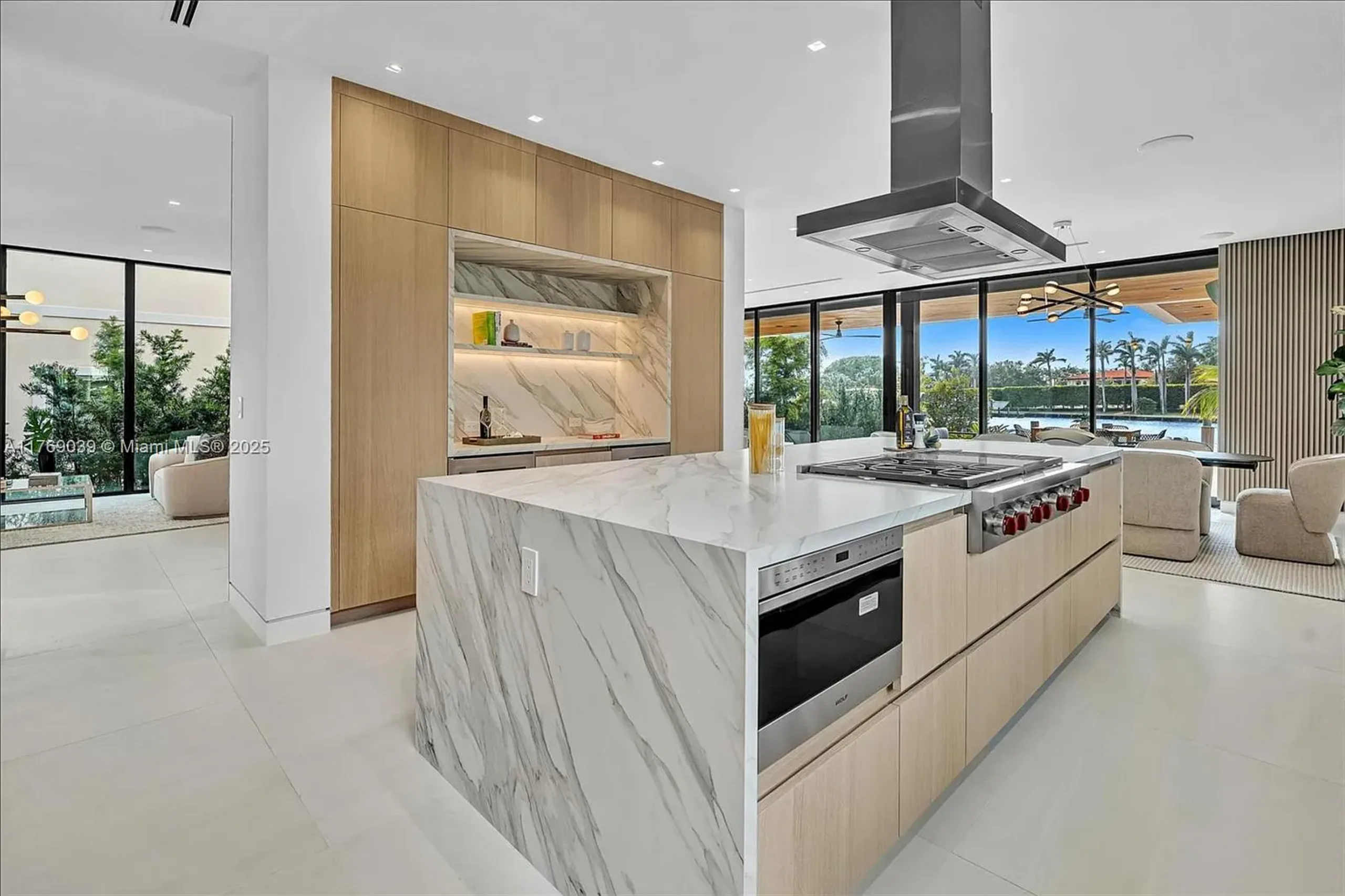 9056 Bay Dr - Gallery image 5