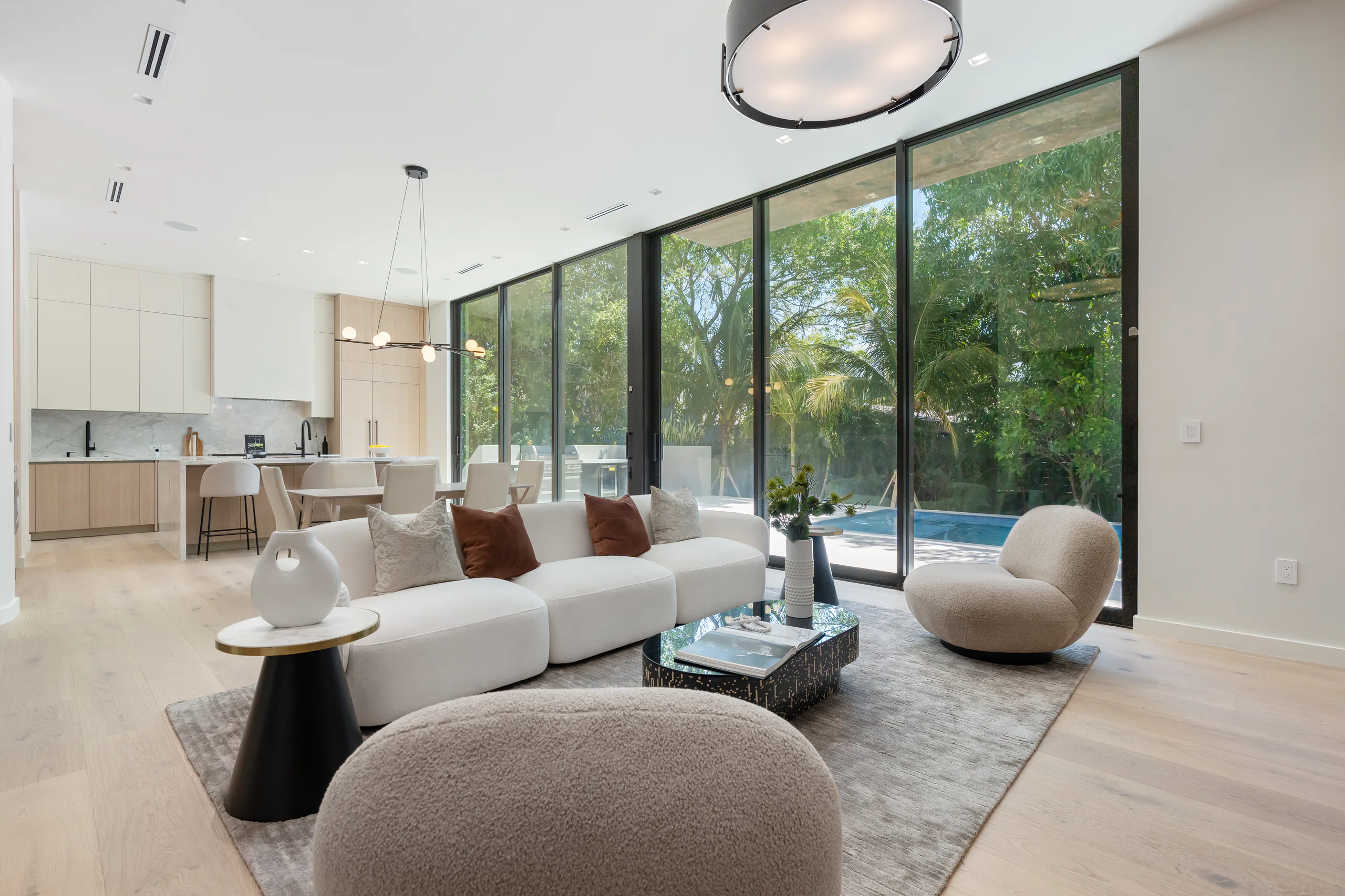 9009 Byron Ave - Gallery image 3