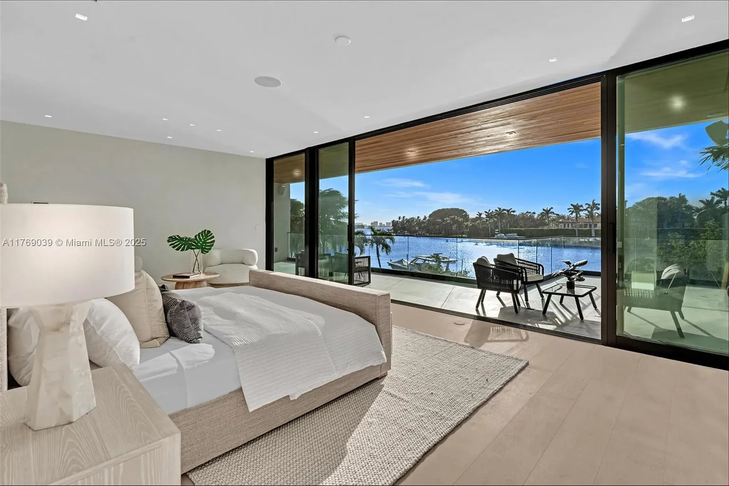 9056 Bay Dr - Gallery image 6