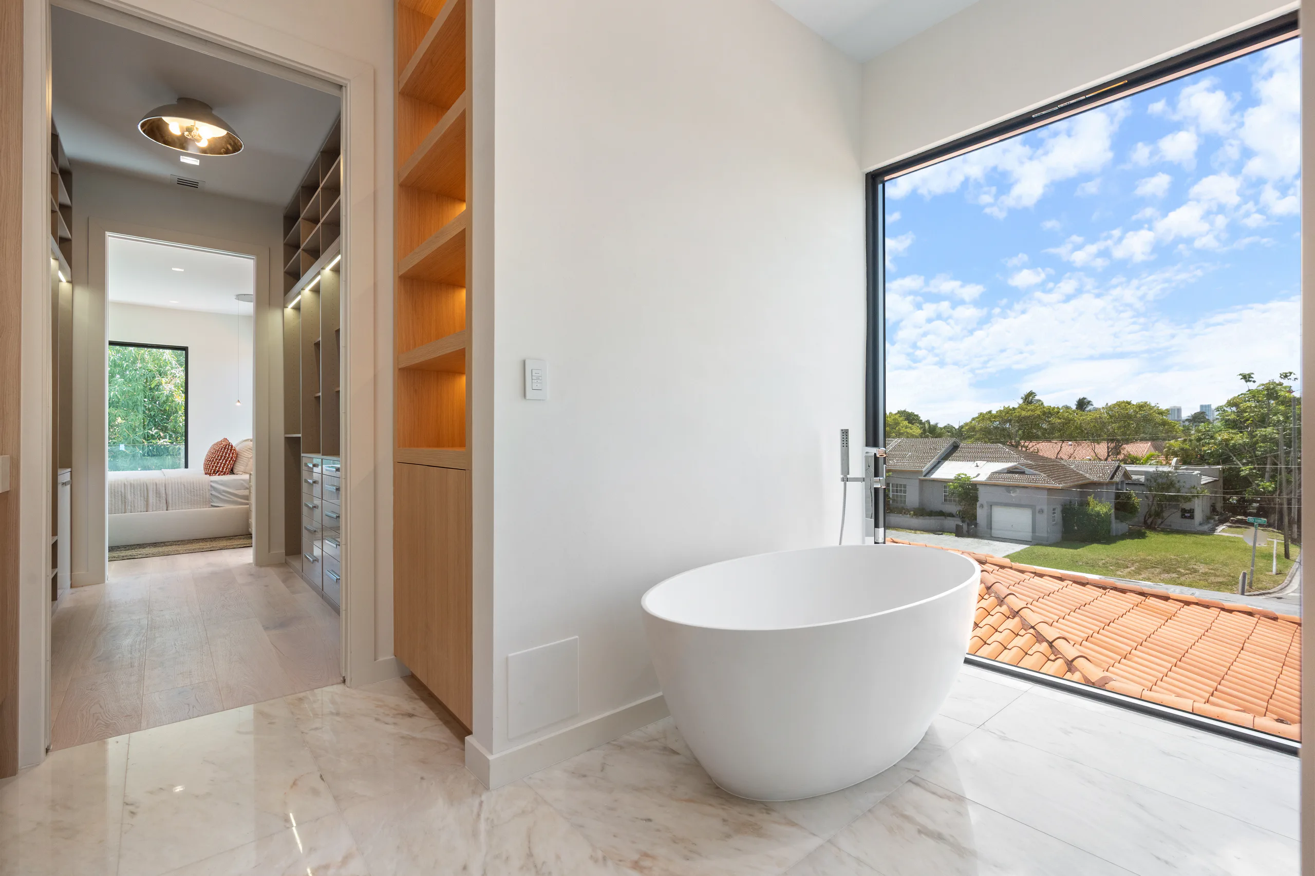 9009 Byron Ave - Gallery image 10