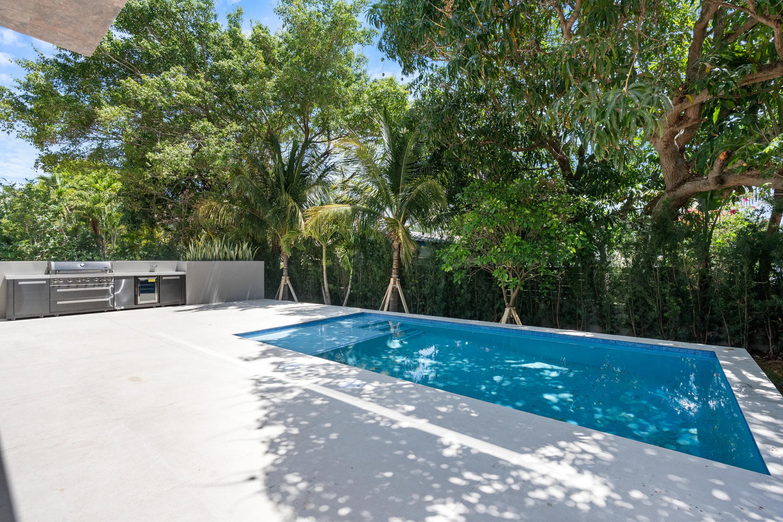 9009 Byron Ave - Gallery image 11