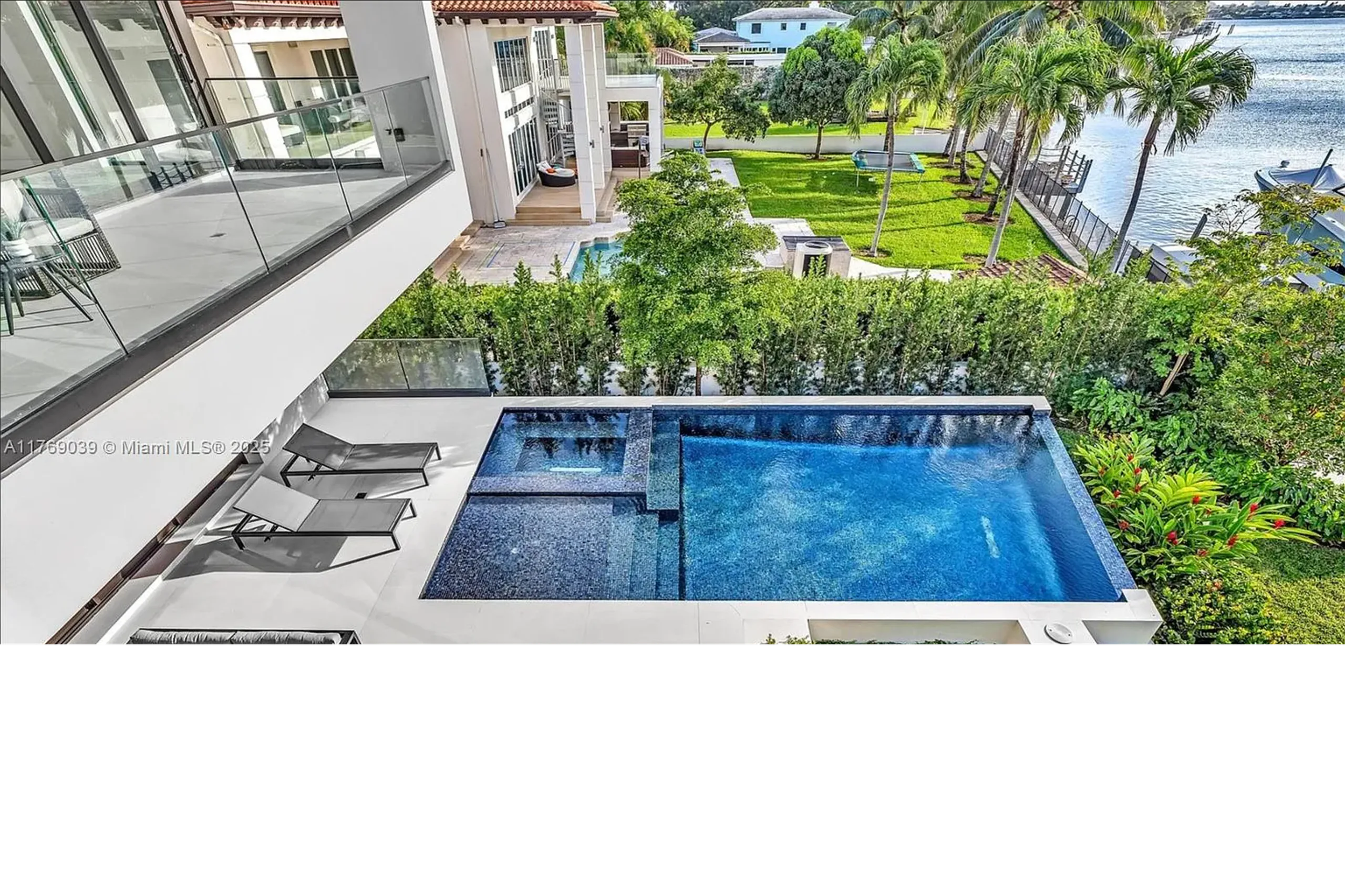 9056 Bay Dr - Gallery image 8
