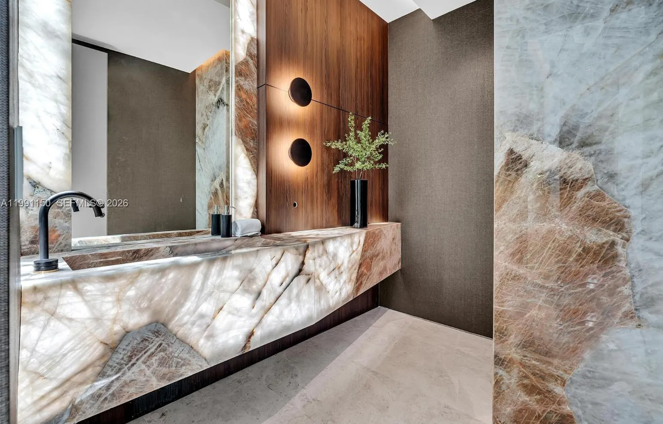 535 N Shore Dr - Gallery image 1