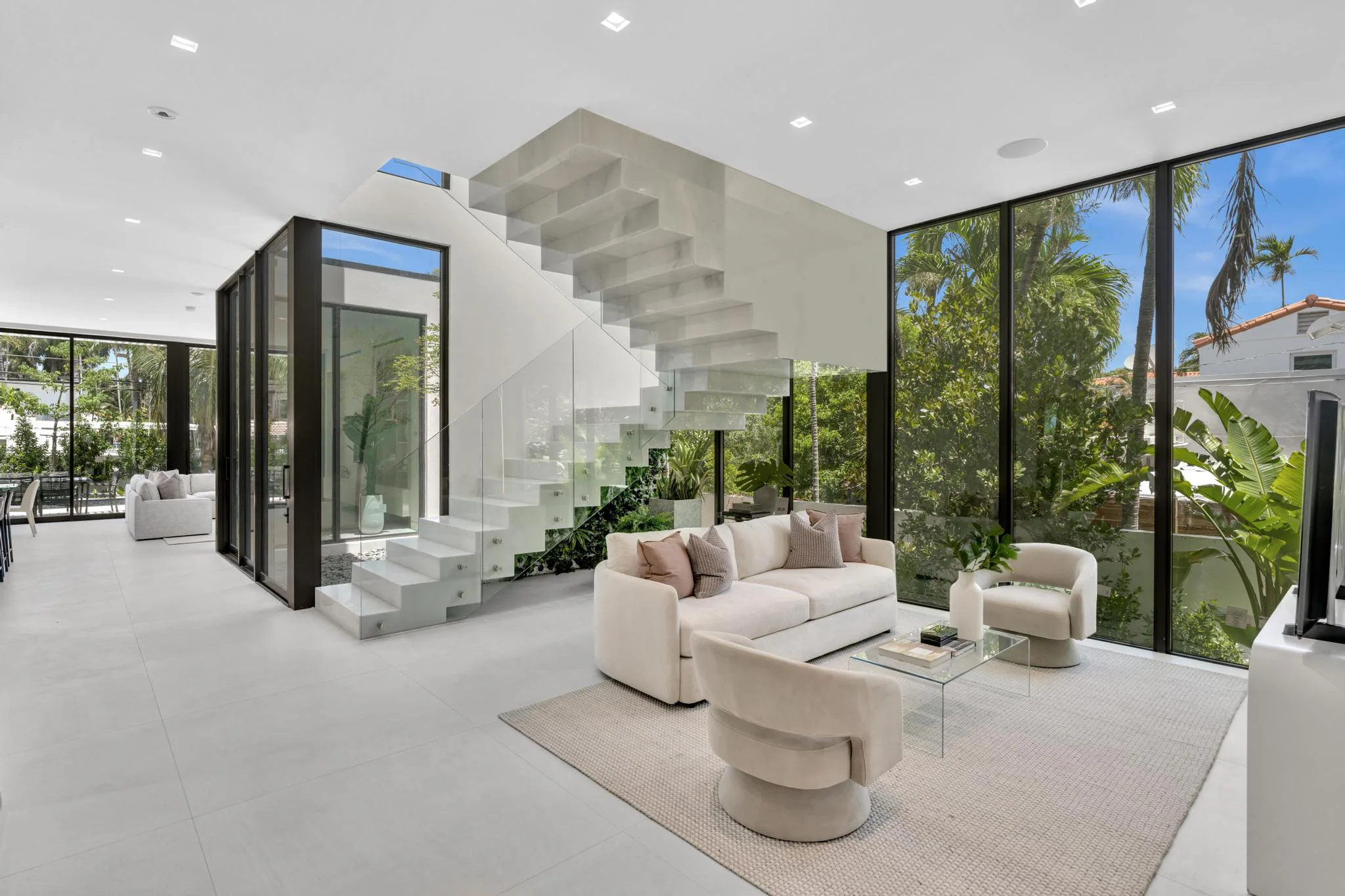 4504 Sheridan Ave - Gallery image 2